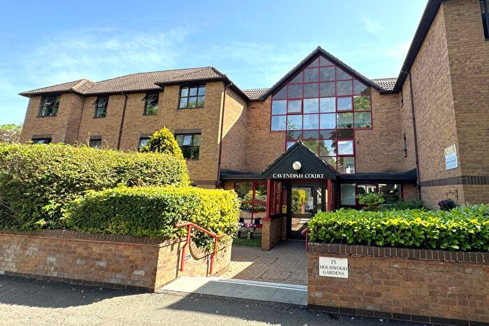 1 Bedroom Flat For Sale In Cavendish Court, Holmwood Gardens, Wallington, Surrey, SM6
