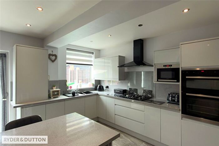 4 Bedroom Semi-Detached House For Sale In Thorley Close, Chadderton, Oldham, Greater Manchester, OL9