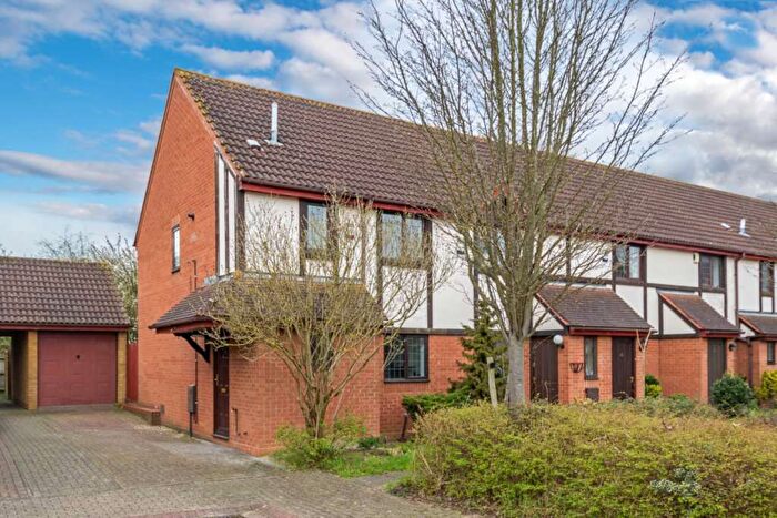 3 Bedroom Semi-Detached House For Sale In Longhedge, Caldecotte, MK7