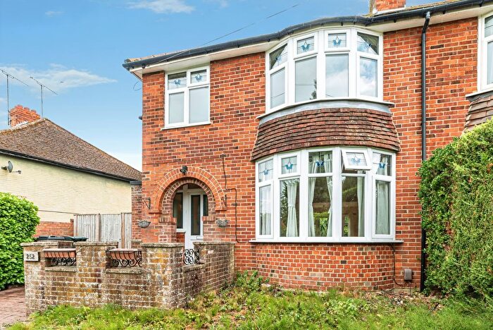 3 Bedroom Semi-Detached House For Sale In Kentwood Hill, Reading, RG31