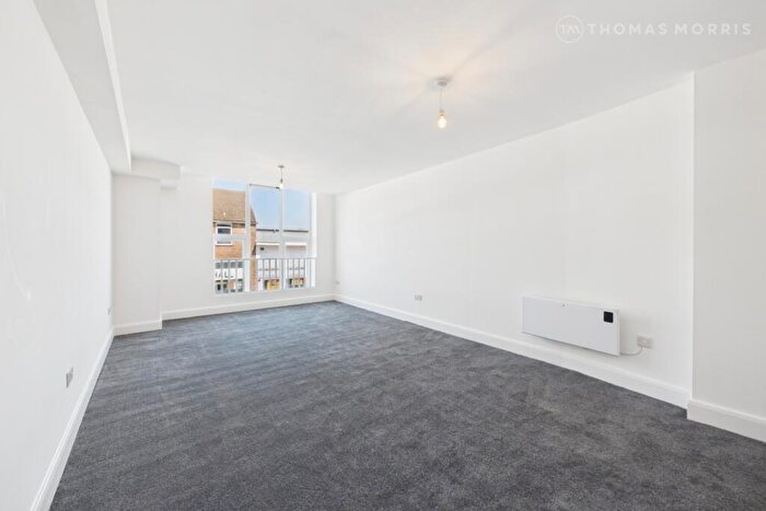 Apartment To Rent In High Street, St. Neots, Cambridgeshire, PE19