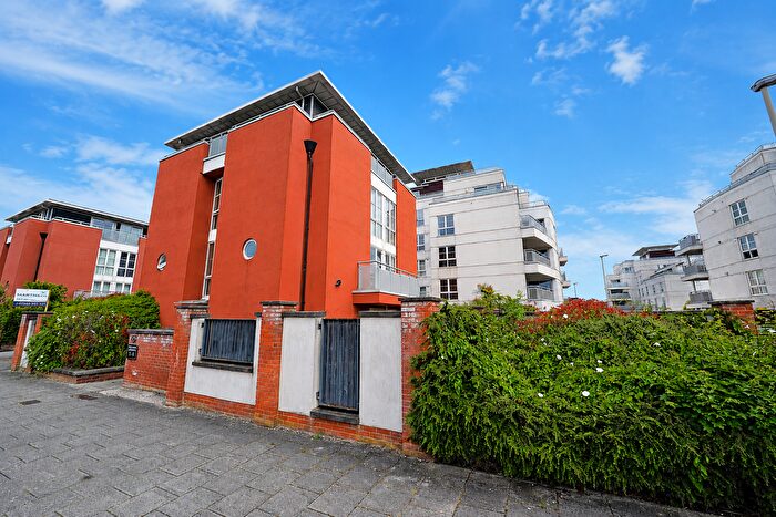 2 Bedroom Flat For Sale In Watkin Road, Leicester, Leicestershire, LE2