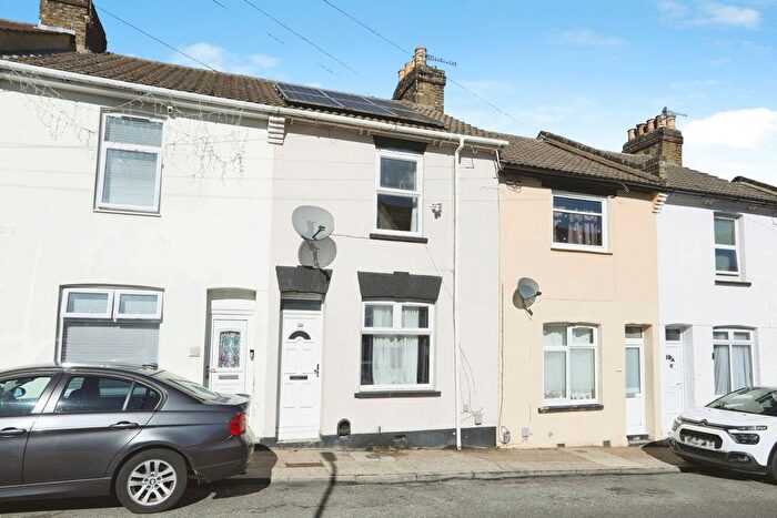 3 Bedroom Terraced House For Sale In Lester Road, Chatham, Kent, ME4