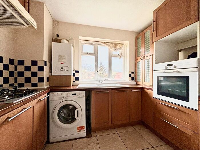 3 Bedroom Flat For Sale In Longhayes Court, Chadwell Heath, RM6