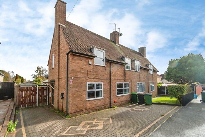 3 Bedroom Semi-Detached House For Sale In Darby Road, Wednesbury, WS10