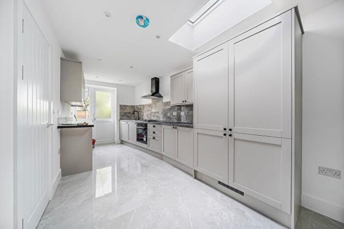 6 Bedroom Semi-Detached House To Rent In Oak Gardens, Edgware, HA8