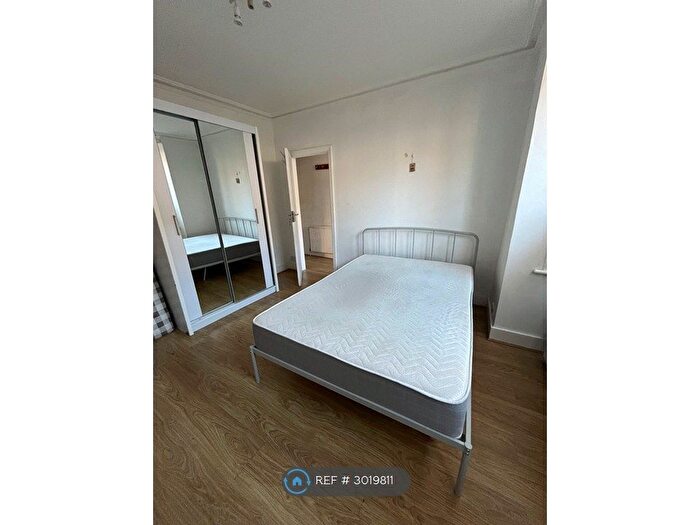 3 Bedroom Terraced House To Rent In Temple Road, Hounslow, TW3