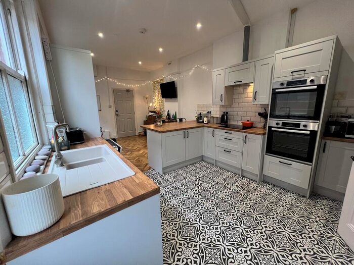 6 Bedroom House To Rent In Heavitree Road, Exeter, EX1