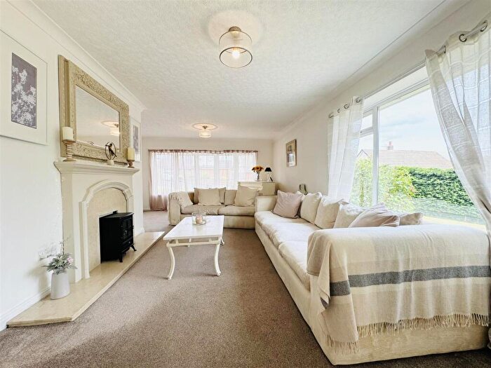 4 Bedroom Detached House For Sale In Pennine Drive, Scissett, Huddersfield, HD8