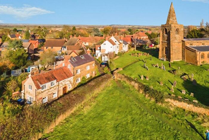 5 Bedroom Semi-Detached House For Sale In Dog Lane, Fenny Compton, Warwickshire, CV47