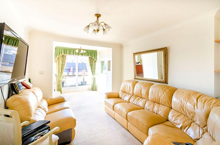 2 Bedroom Flat To Rent In Upper Tachbrook Street, Pimlico, London, SW1V