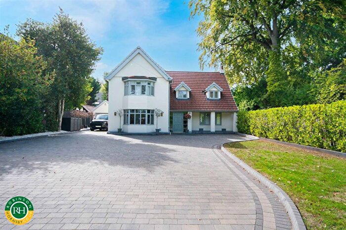 4 Bedroom Detached House For Sale In Cantley Lane, Doncaster, DN4