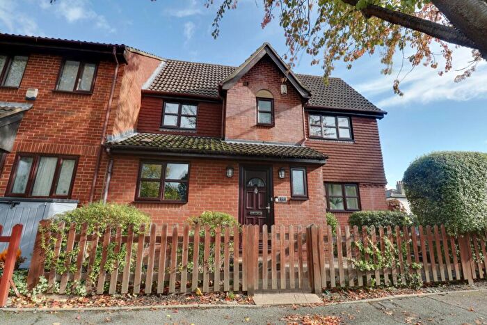 3 Bedroom Semi-Detached House To Rent In Orchard Road, Farnborough, BR6