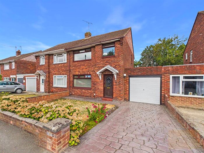3 Bedroom Semi-Detached House For Sale In Lavington Drive, Longlevens, Gloucester, GL2