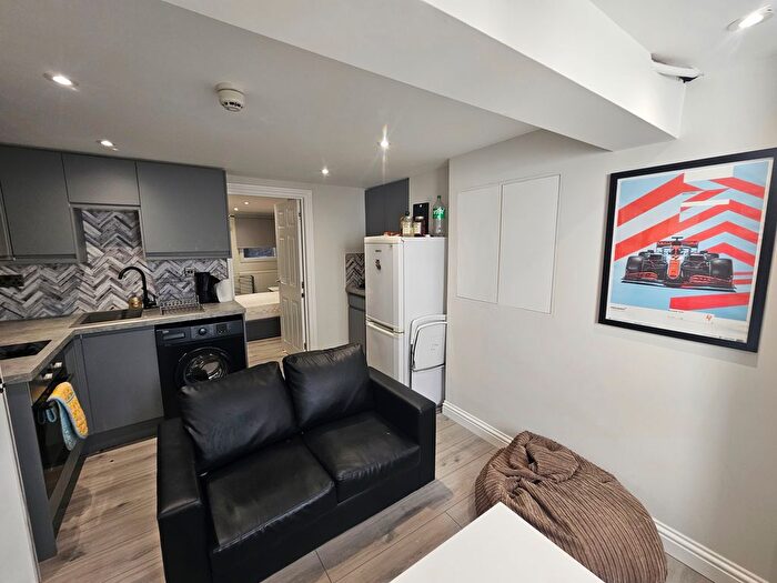1 Bedroom Flat To Rent In Hedley Street, Maidstone, ME14