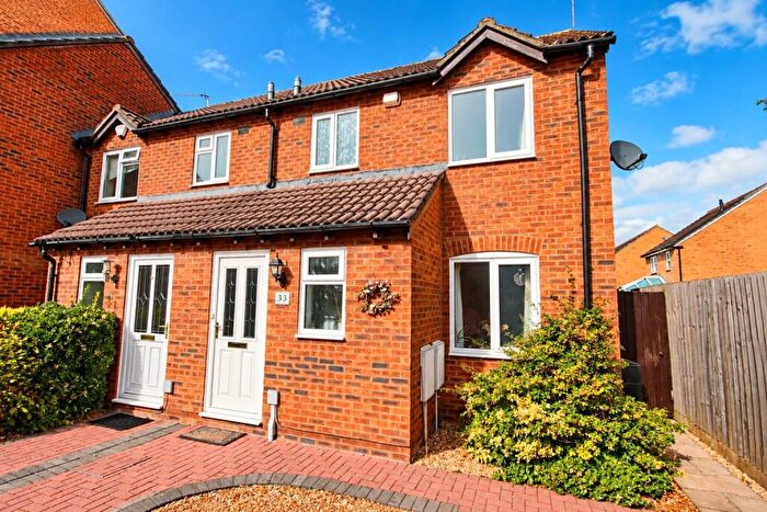 3 Bedroom End Of Terrace House For Sale In Weavers Close, Chippenham, SN14