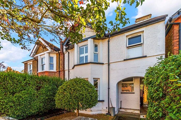2 Bedroom Maisonette To Rent In Derby Road, Surbiton, KT5