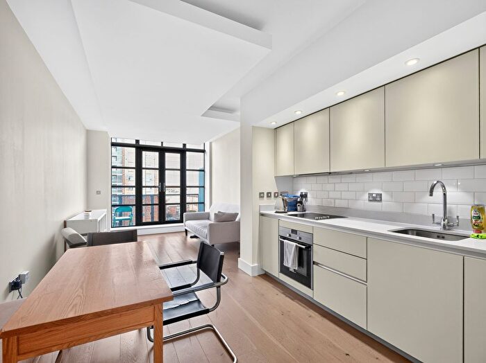 2 Bedroom Flat To Rent In Chatham Place, London, E9