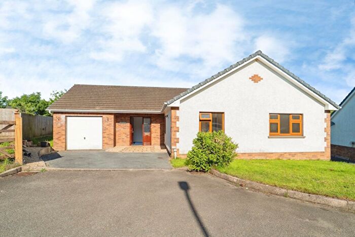 4 Bedroom Bungalow To Rent In Croesyceiliog, SA32