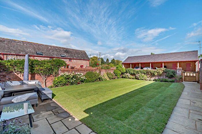 4 Bedroom Barn Conversion For Sale In Hoofield Hall Barns, Huxley, Chester, CH3