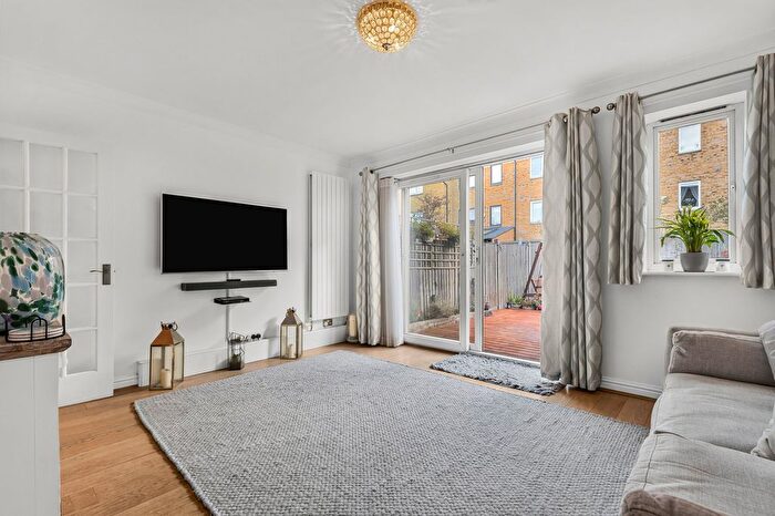 3 Bedroom Property For Sale In Da Gama Place, Cubitt Town, E14