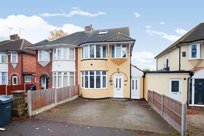 4 Bedroom Semi-Detached House For Sale In Garretts Green Lane, Birmingham, B26