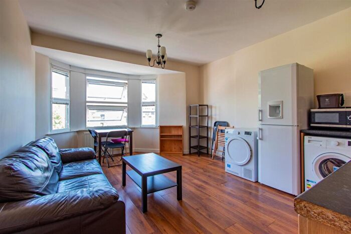 3 Bedroom Private Hall To Rent In Richmond Crescent, Roath, CF24