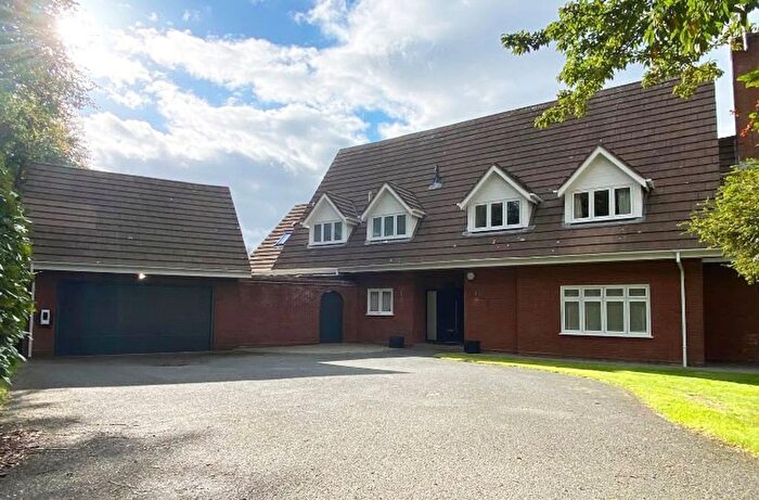 5 Bedroom Detached House For Sale In Hollyfield Drive, Barnt Green, B45