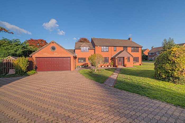 5 Bedroom Detached House For Sale In Queen Eleanors Drive, Knowle, B93