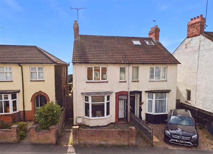 3 Bedroom Semi-Detached House For Sale In Bath Road, Kettering, Northamptonshire, NN16