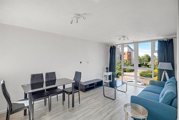 1 Bedroom Flat For Sale In Felixstowe Court, Silvertown, E16