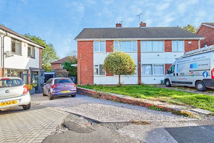 2 Bedroom Flat To Rent In Lazy Hill, Birmingham, West Midlands, B38