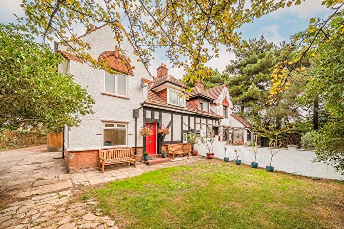 3 Bedroom House For Sale In Lower Marsh Lane, Kingston Upon Thames, KT1