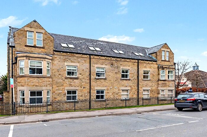 2 Bedroom Flat For Sale In Manor Fold, Horsforth, Leeds, West Yorkshire, LS18