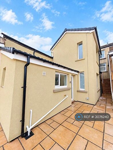 1 Bedroom Flat To Rent In Commercial St, Bargoed, CF81