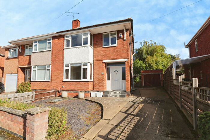 3 Bedroom Semi-Detached House For Sale In Hibbert Close, Rugby, CV22