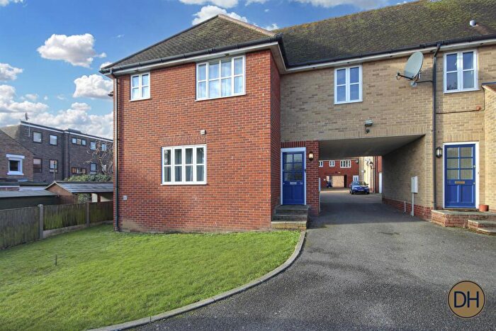 2 Bedroom Flat To Rent In Connaught Close, Colchester, Essex, CO1