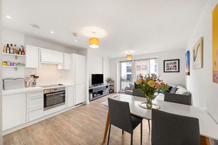 2 Bedroom Flat To Rent In Carney Place, London, SW9