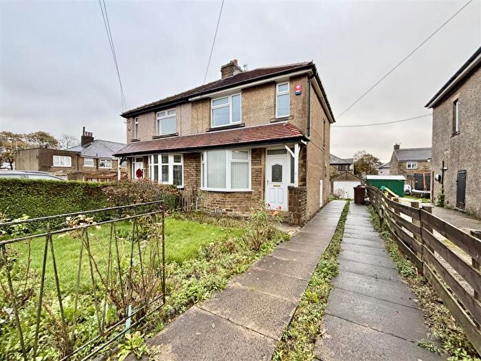 3 Bedroom Semi-Detached House For Sale In Medway, Queensbury, Bradford, BD13