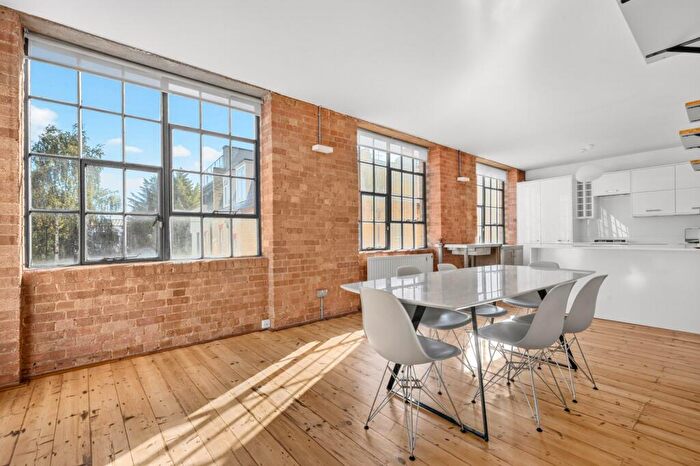 2 Bedroom Flat To Rent In Rampart Street, Tower Bridge, E1