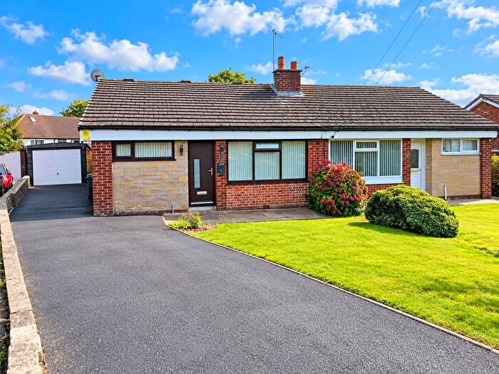 3 Bedroom Semi-Detached House To Rent In Sunningdale, Bradford, BD8