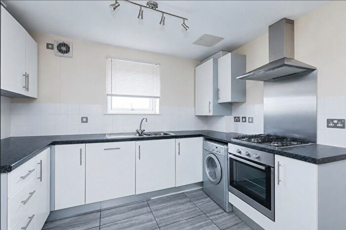 2 Bedroom Flat For Sale In Sandhills Avenue, Hamilton, Leicester, LE5