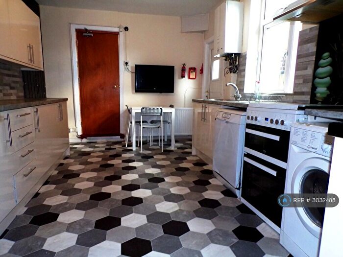 7 Bedroom Terraced House To Rent In Talbot Road, Manchester, M14