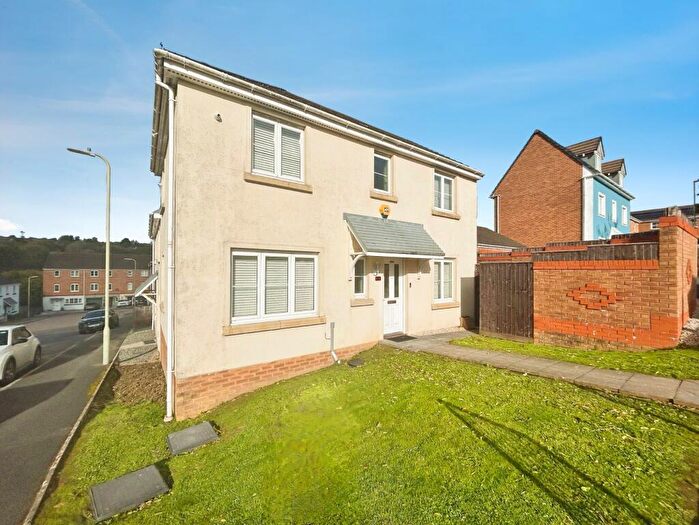 3 Bedroom Semi-Detached House For Sale In Underwood Place, Brackla, CF31