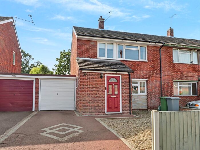 3 Bedroom Semi-Detached House For Sale In Blithewood Gardens, Norwich, NR7
