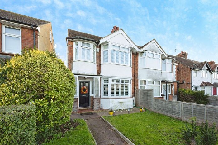 3 Bedroom Semi-Detached House For Sale In Hythe Road, Ashford, TN24