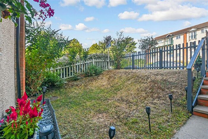 3 Bedroom Maisonette For Sale In Nine Acres, Kennington, Kent, TN24