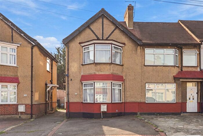 3 Bedroom End Of Terrace House For Sale In Devonia Gardens, London, N18
