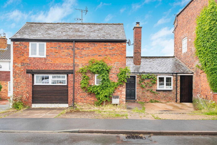 3 Bedroom Semi-Detached House For Sale In Kingsmead Road, Cheltenham, GL51
