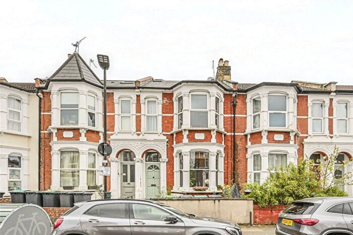 2 Bedroom Flat For Sale In Raleigh Road, Harringay, London, N8